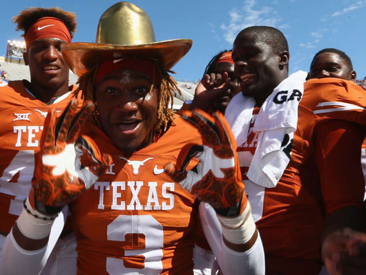 Texas Longhorns, Nike reach 15-year apparel contract extension