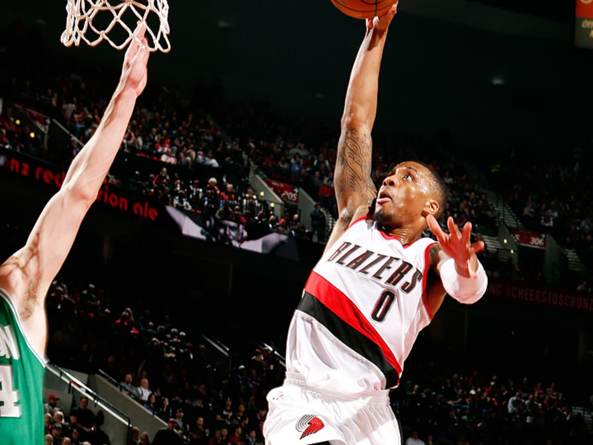 Damian Lillard dunk over Tyler Zeller video: Celtics beat Blazers - Sports  Illustrated, image size:1200x900