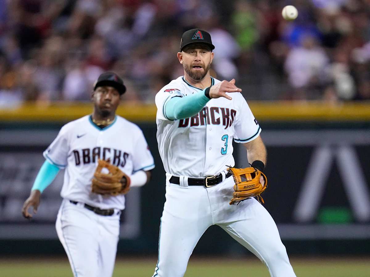 Diamondbacks' Evan Longoria Turns Back Clock With Epic Diving