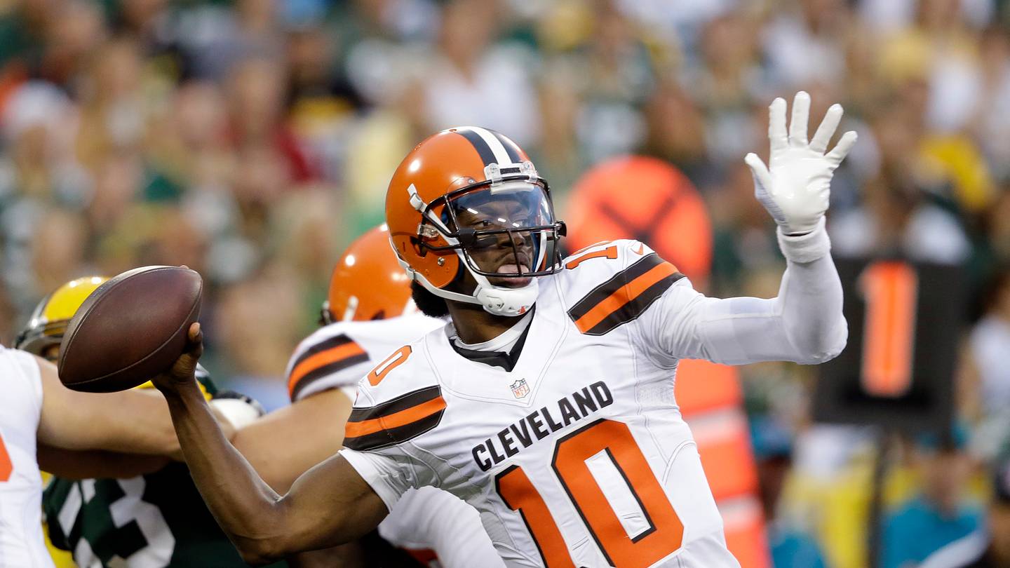 Castoff to captain, RG3 embracing new shot as QB with Browns