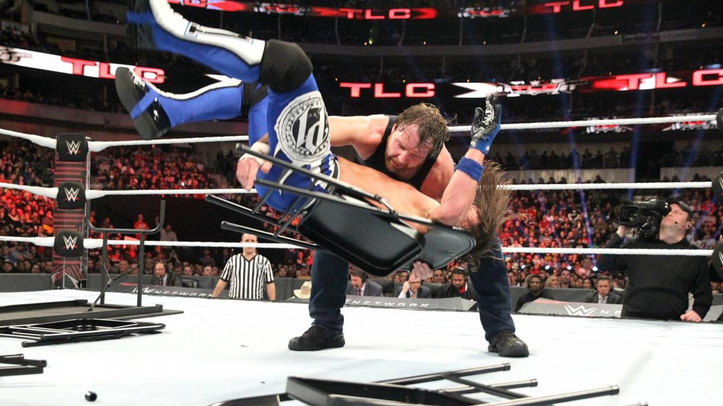 AJ Styles split a huge hole in the back of his pants but retained his ...