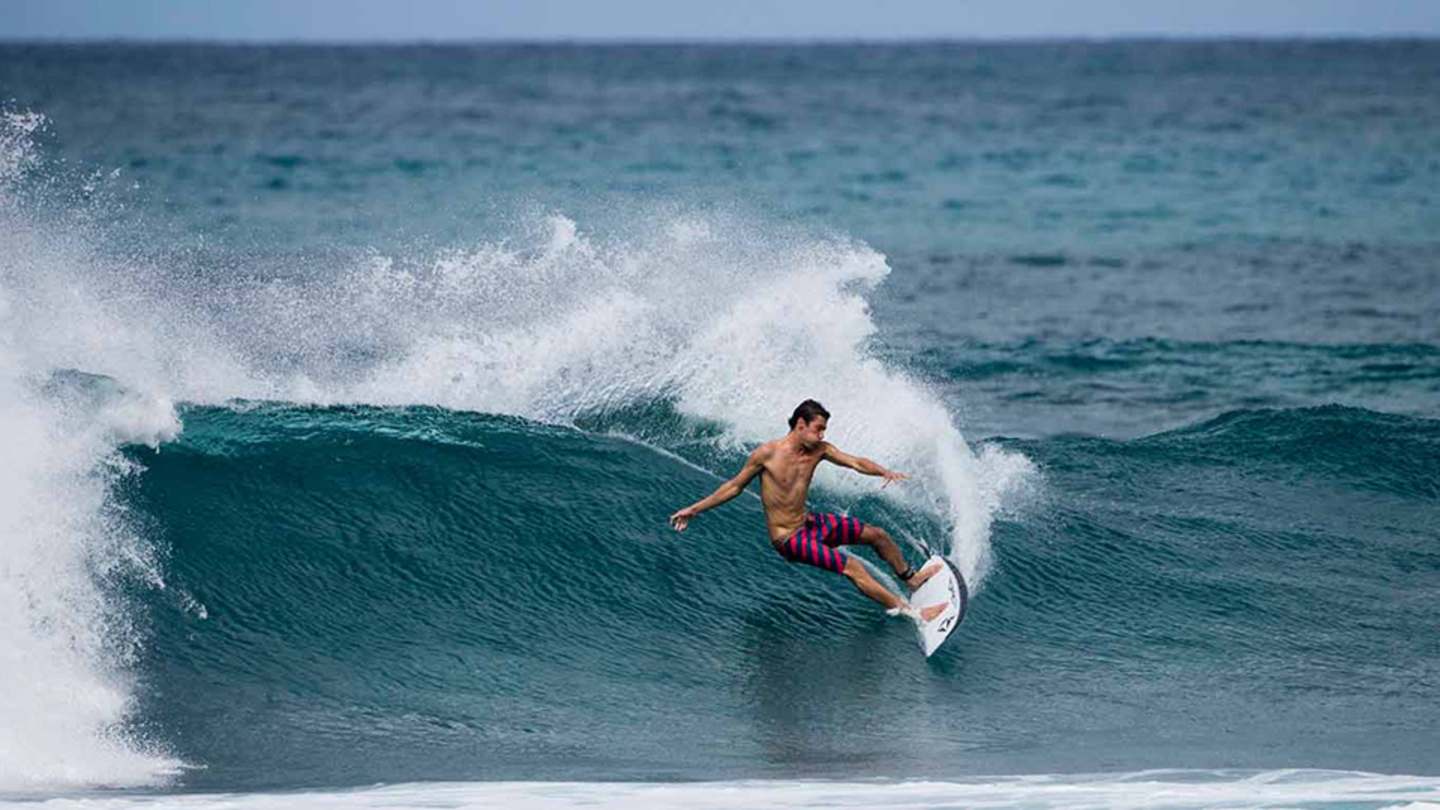 ryan-burch-surfing-carve-