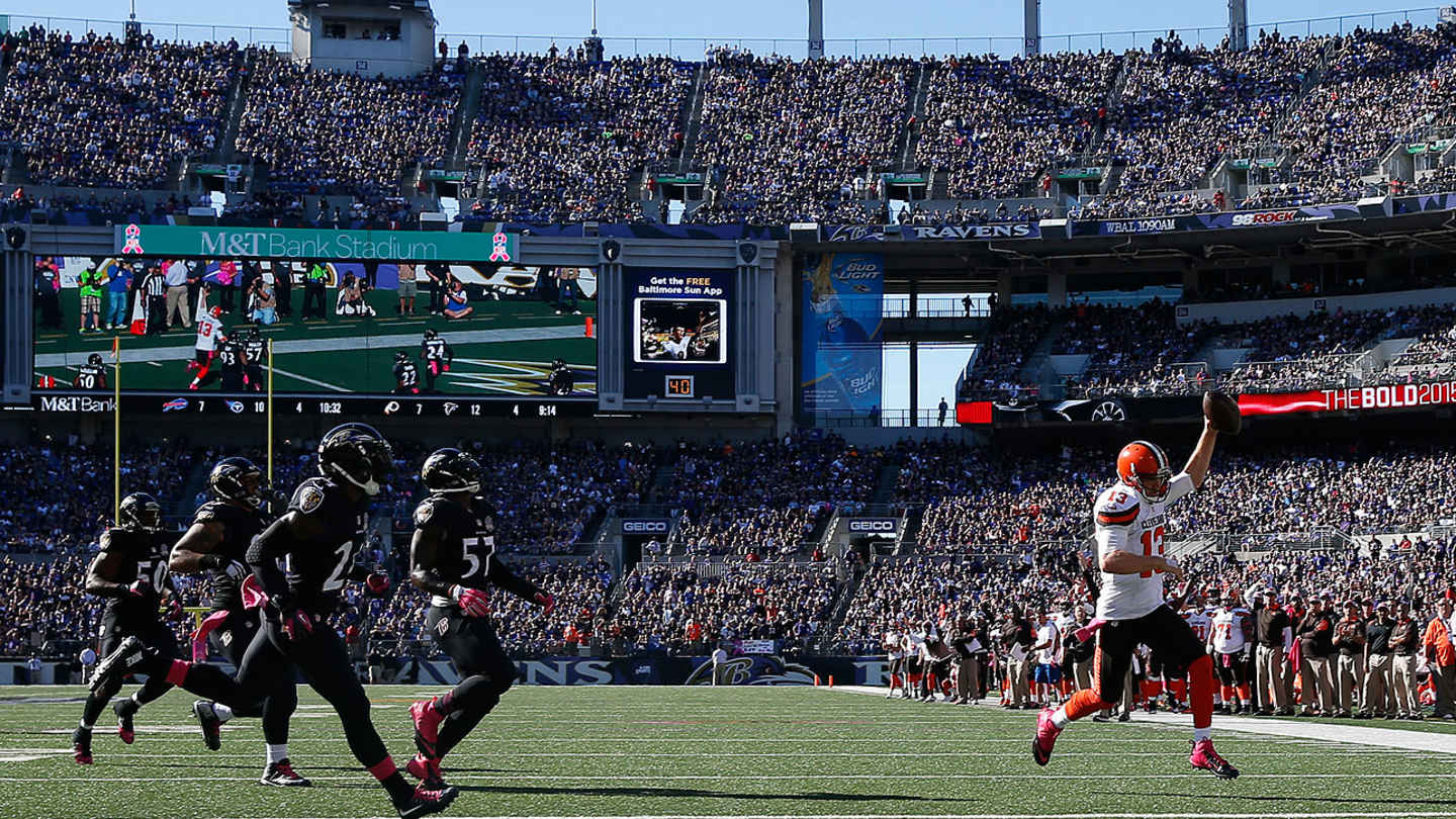Old Arms, Boos and Ohio QBs: It’s Getting Weird in the NFL