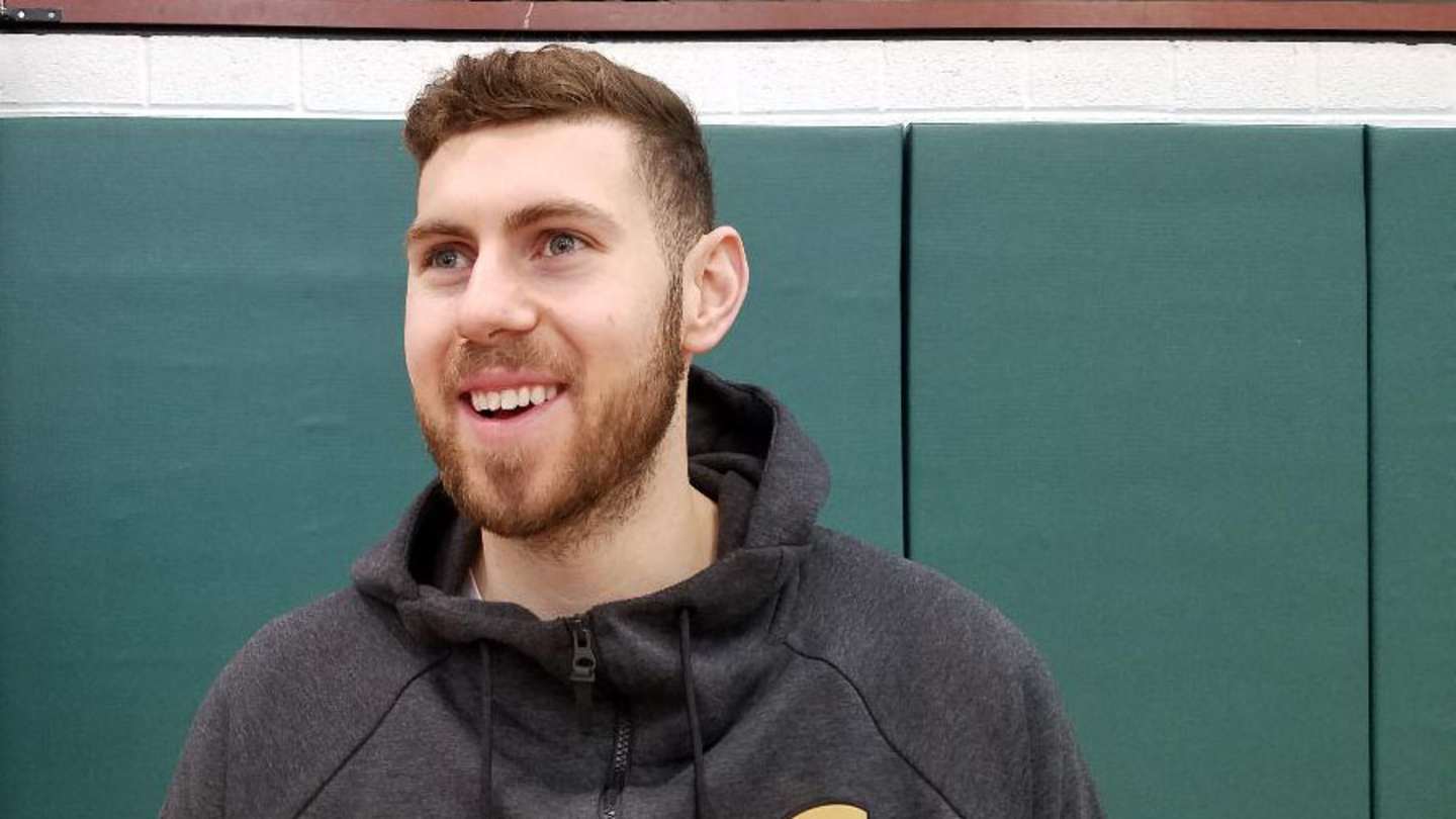 MOMENTS AGO: Michigan State’s Ben Carter Pre-Practice!