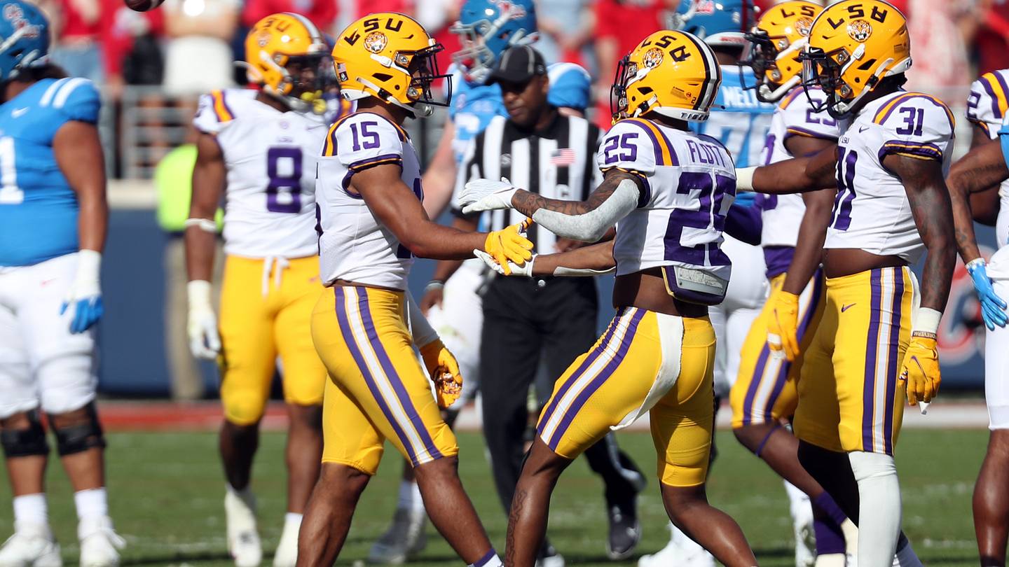 A Look at the LSU Depth Chart With Injuries, Transfers Piling Up