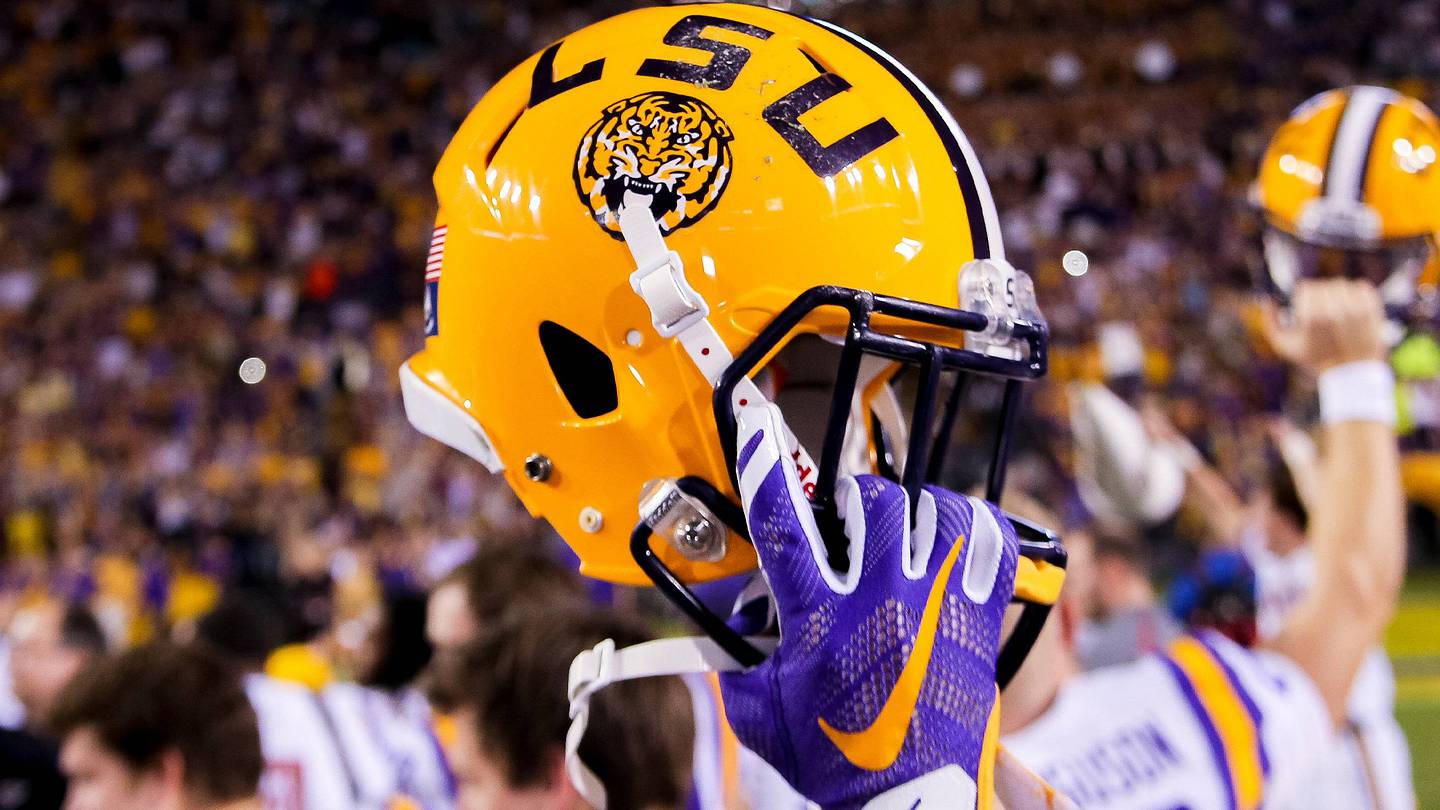 air conditioned football helmets lsu Tigers Riddell NCAA Riddell Full Size Authentic Speed Flex Helmet The SpeedFlex helmet is the most authentically LSU Football players discovering their