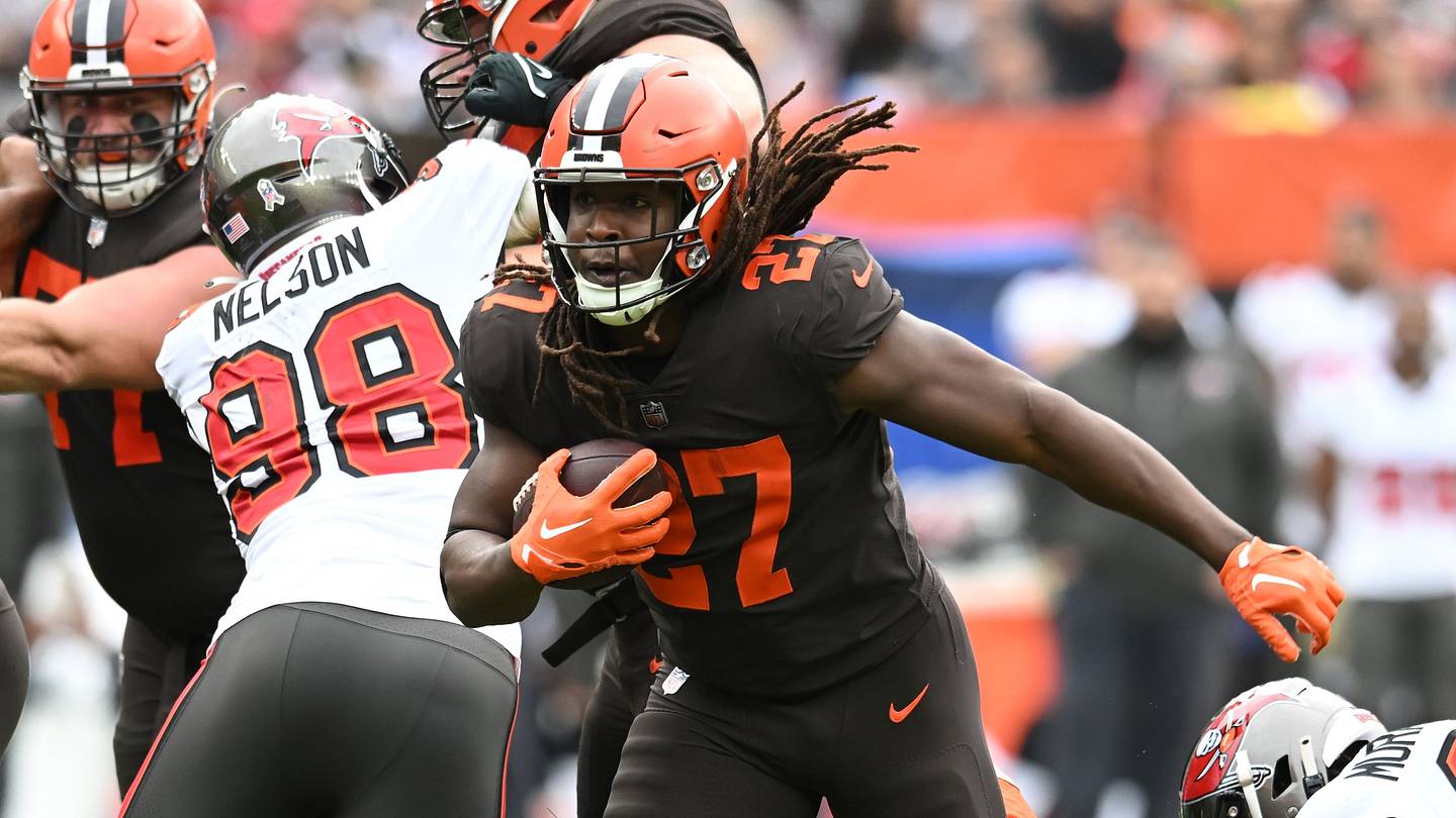 Decent Chance Kareem Hunt Remains with Browns in 2023, Source says
