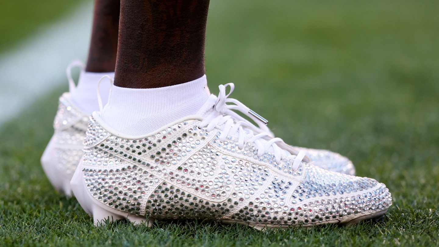 wide width womens nikes