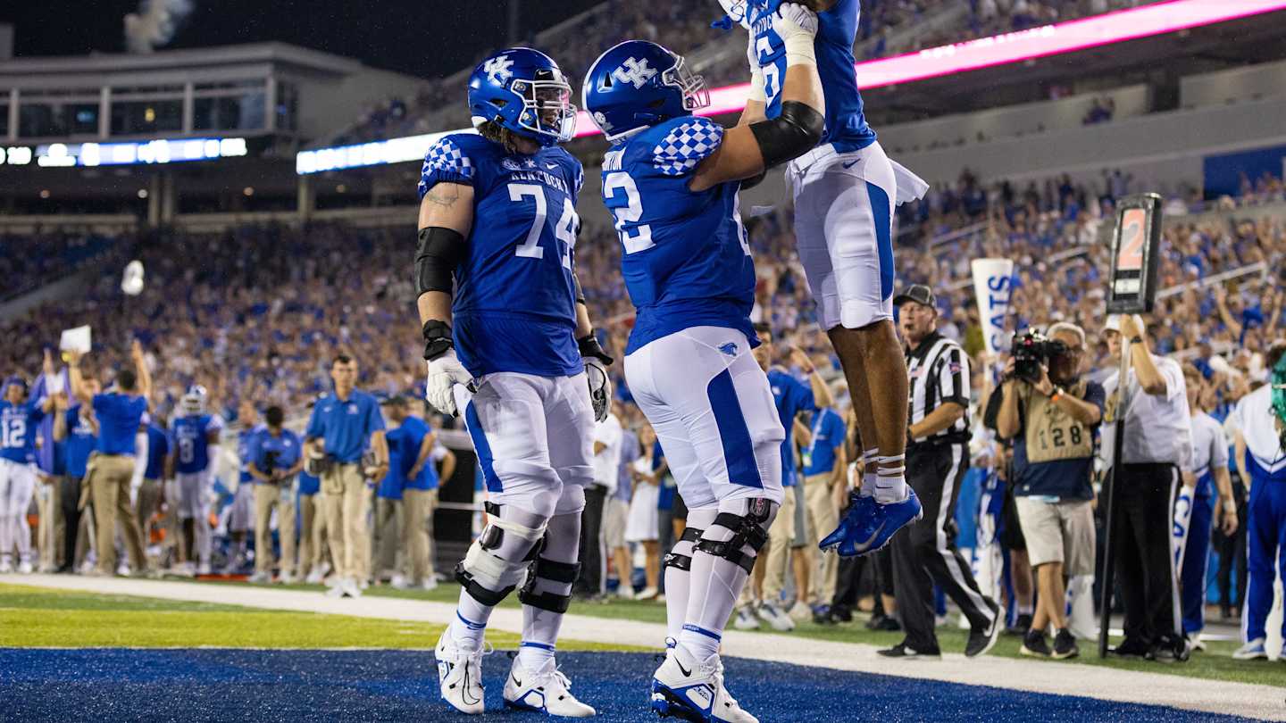 Jager Burton Leaning on Veterans While Learning to Play Center