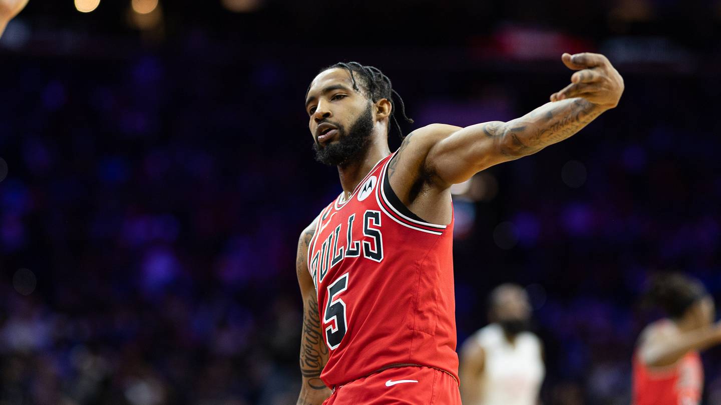 Derrick Jones Jr. signs with the Dallas Mavericks