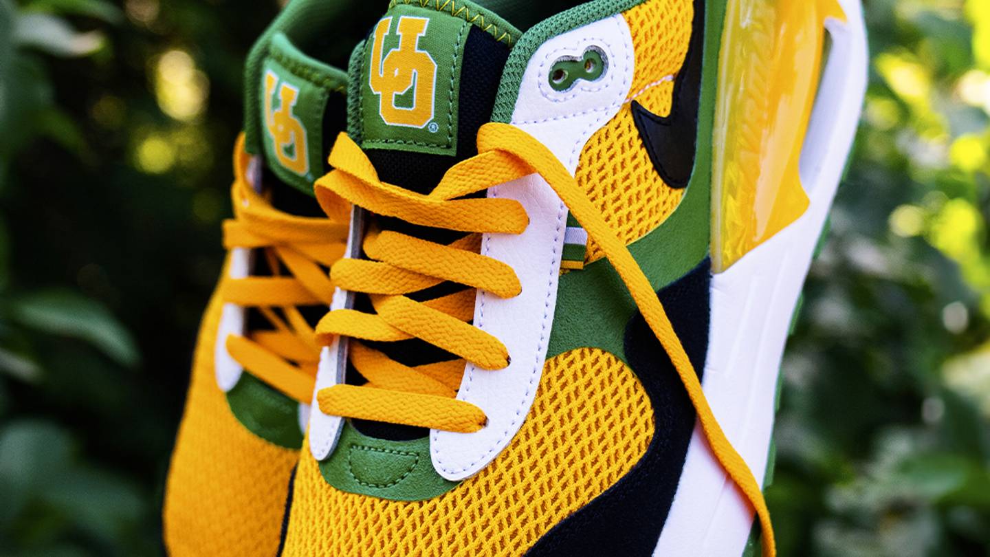 The Oregon Ducks Get a New Nike Air Max Colorway display picture 3