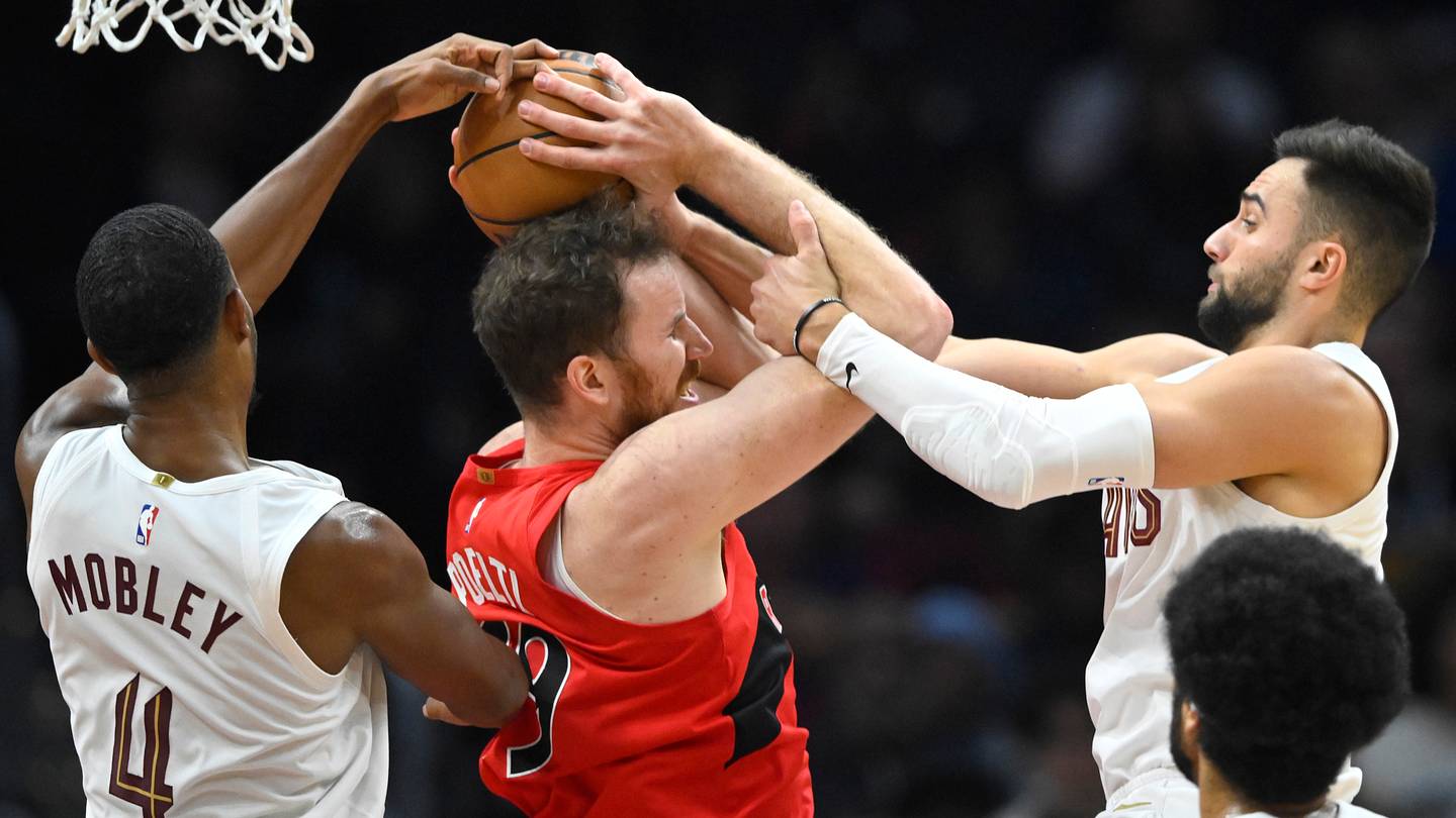 Max Strus Brings The Third-Quarter Juice, Cavaliers Defeat Raptors