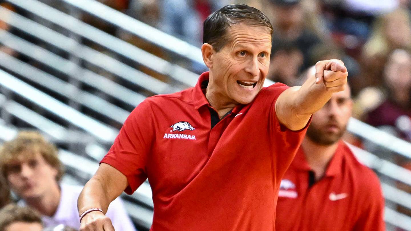 Arkansas Fans Witness Era Come to an End