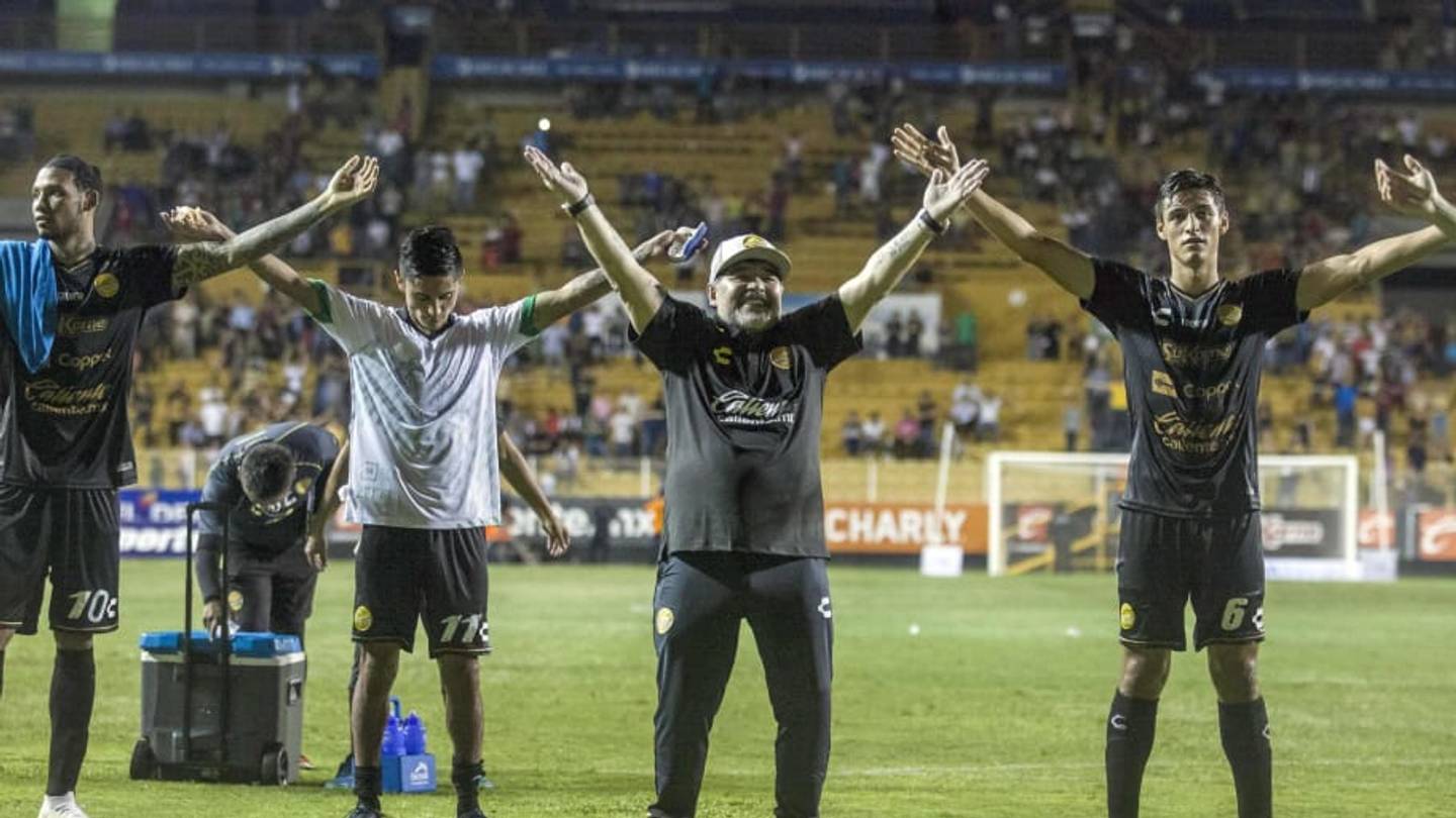 El festejo de Diego Maradona en el vestuario de Dorados y el gran hit ...