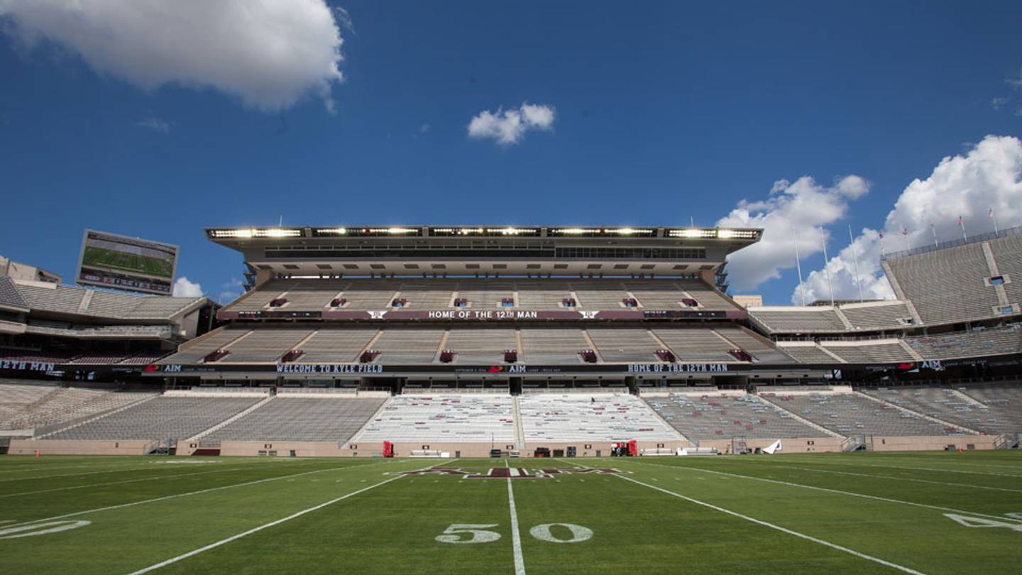 Texas A&M will pay $300,000 to ship in new grass field from North ...