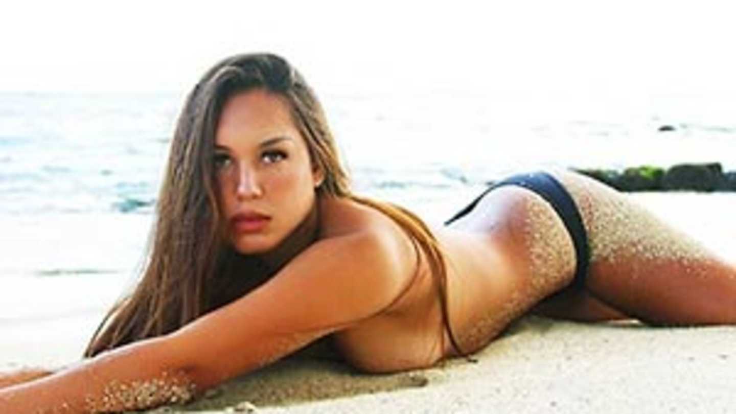 Hot Clicks: Savannah Jerson; Halfcourt Shot of the Year - Sports Illustrated