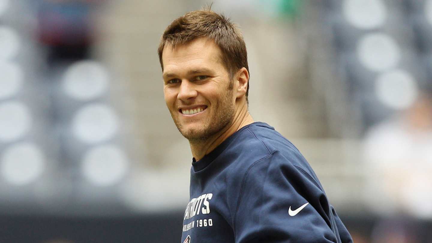 New England Patriots fan gets 'Tom Brady' tattooed on the inside of his