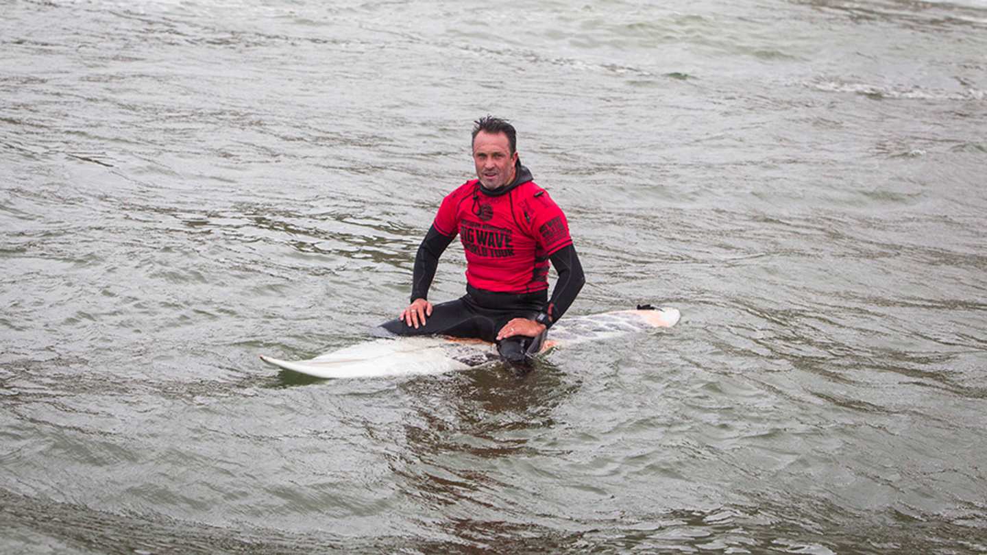 Shawn Dollar Surfer breaks neck at Titans of Mavericks Sports(00)