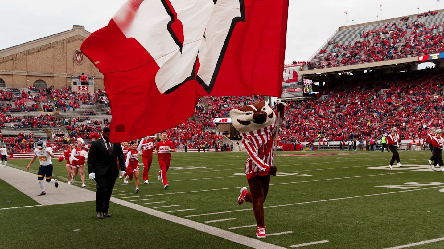 Amazing Wisconsin Football Mourns Passing Of Former Tight End Jack Pugh Design for Desktop