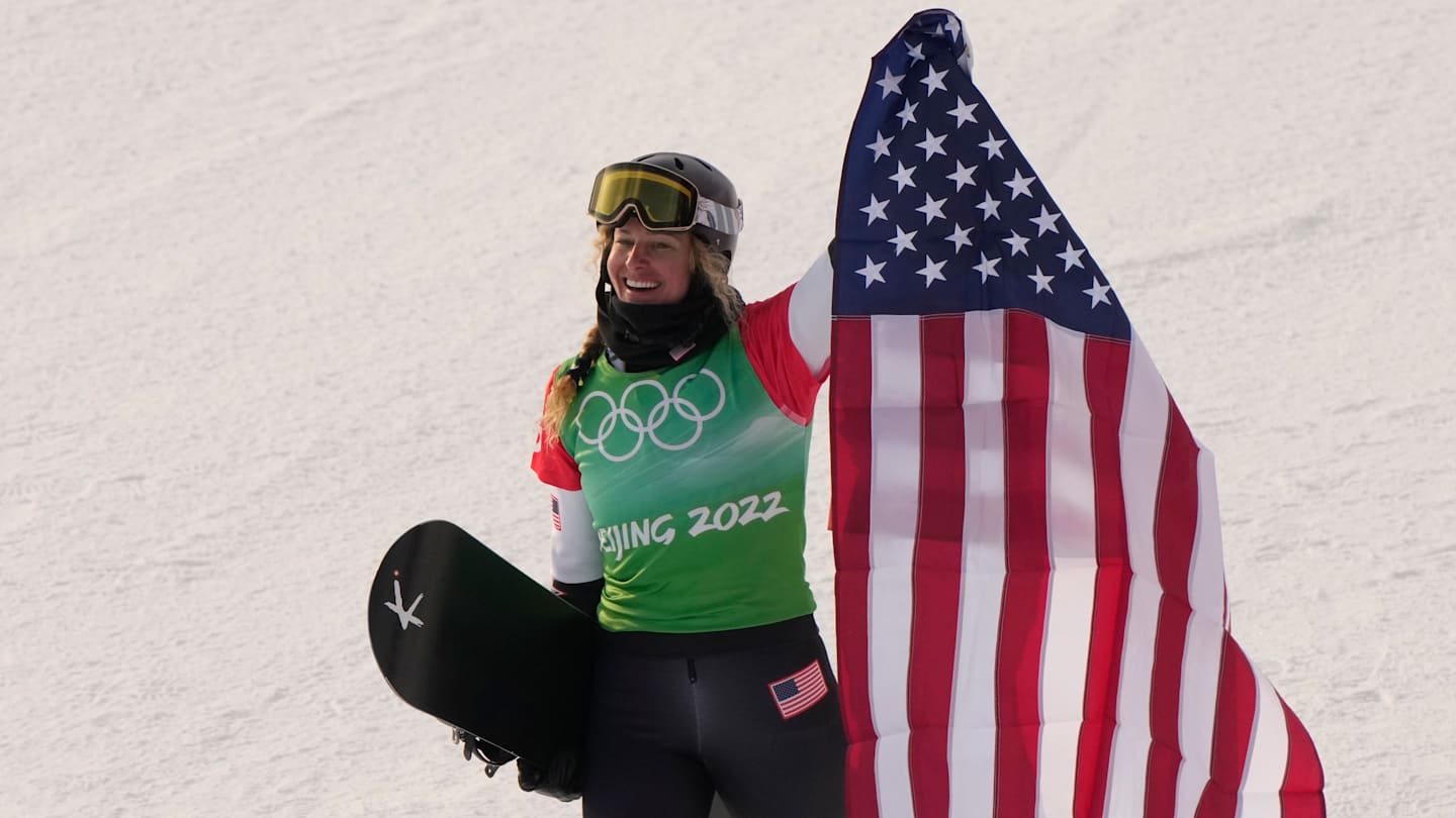 Lindsey Jacobellis wins first gold for Team USA at Beijing Olympics(01)