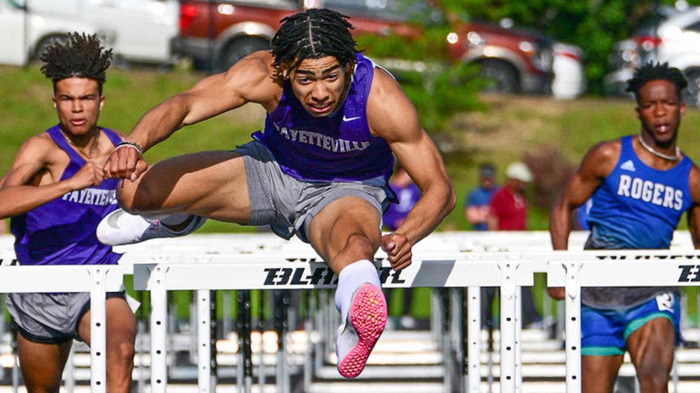 Fayetteville's Isaiah Sategna an Athletic Freak Built for NFL Combine