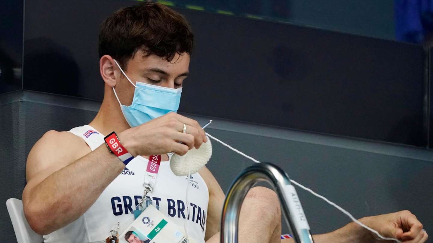 Tokyo 2020 Tom Daley knits his way to fourth Olympic diving medal