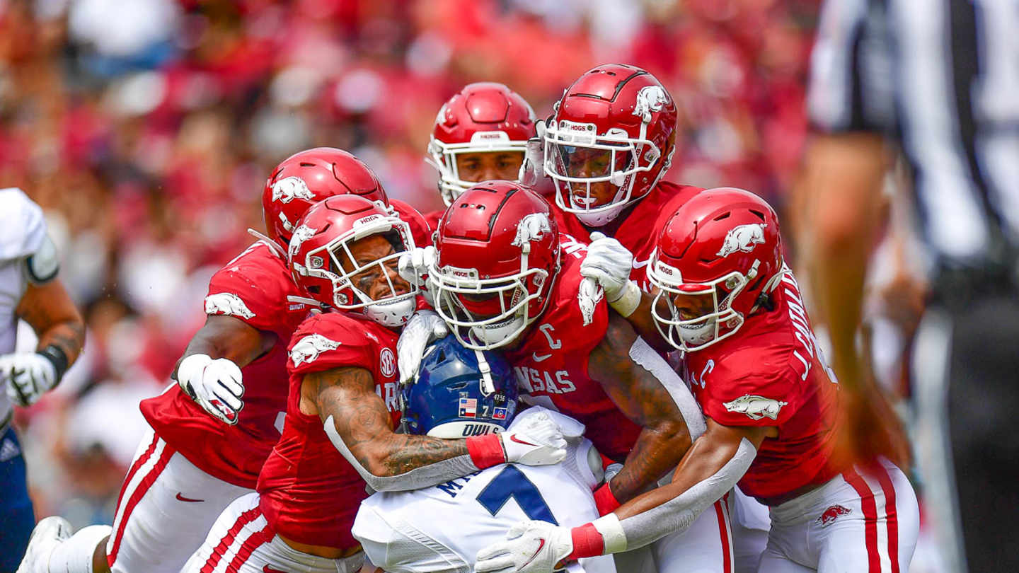 After Bad First Half, Arkansas Razorbacks Score 31 Straight for 28-17 ...