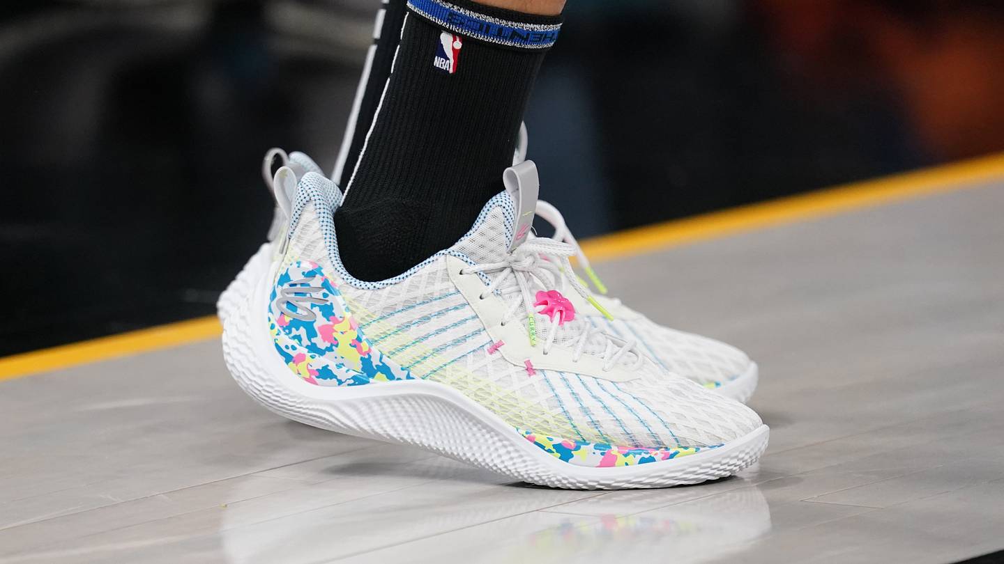 Stephen Curry Debuts Curry Flow 10 'Splash Party' - Sports Illustrated ...