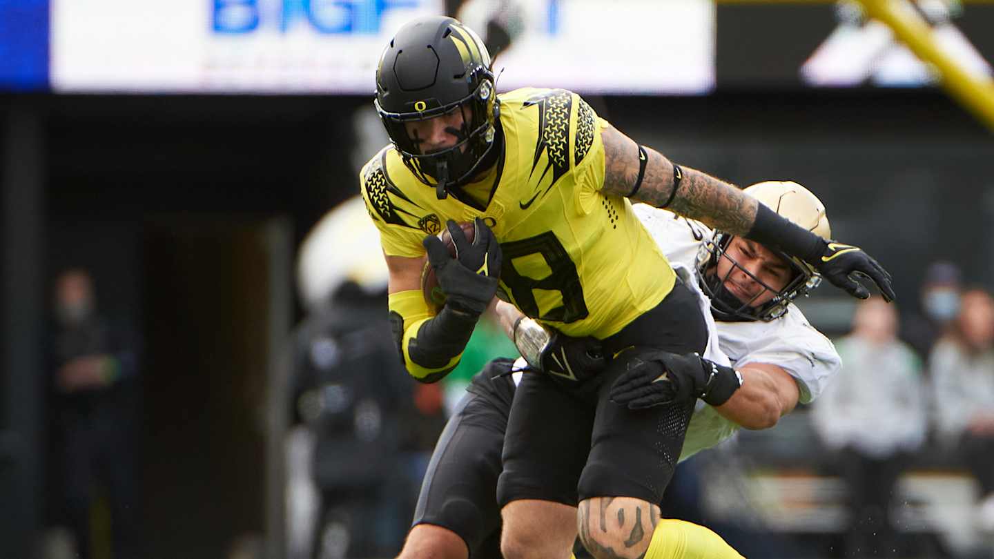 Oregon football player Spencer Webb dies in 'tragic accident' reports(01)
