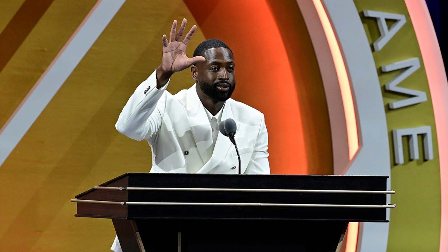 Dwyane Wade Delivers Moving Message to Allen Iverson During Hall of