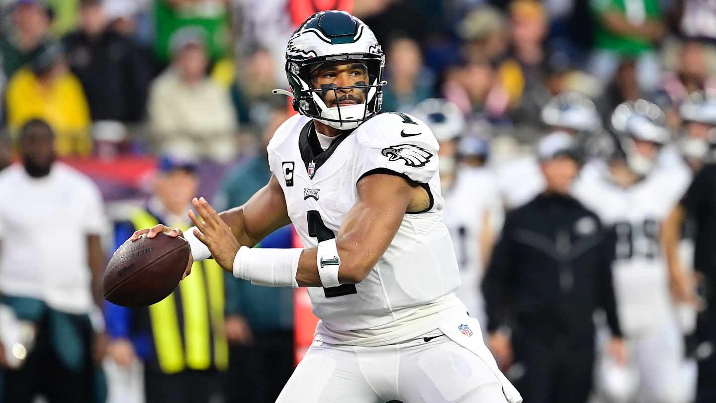 Nick Saban Benched Jalen Hurts In College. He Did Not Allow Anyone To Write His Story. He Left Alabama And Transferred To Oklahoma. After Getting Drafted To The NFL, He Made It - Foto 10