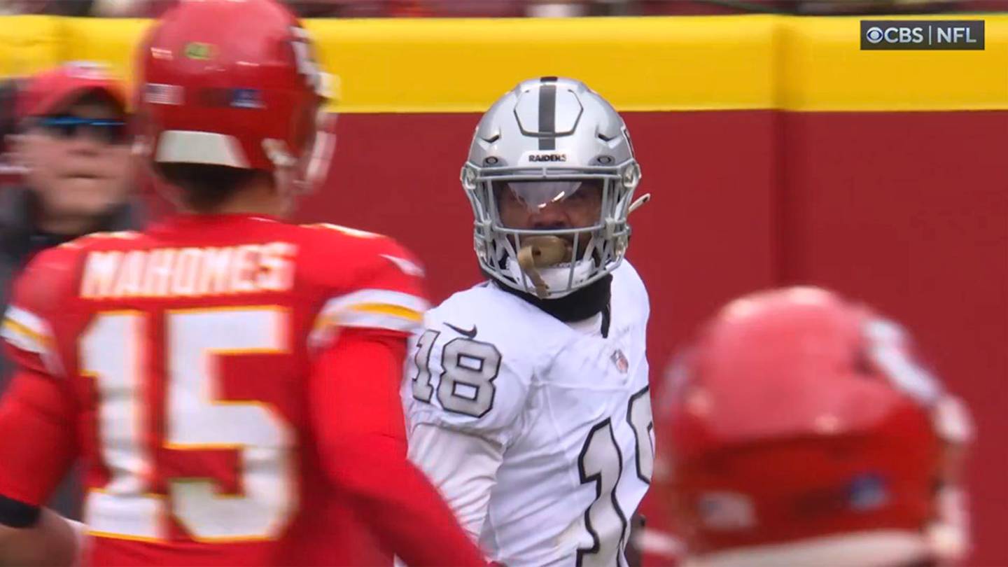 Raiders Taunt Patrick Mahomes With Savage Staredown After Back To Back Raiders taunt patrick mahomes with savage staredown after back to back