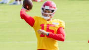 Chiefs Share Slo-Mo Video of Patrick Mahomes’s Latest Behind-the-Back Pass