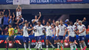 La selección de Estados Unidos supera la expulsión de Dest para asegurar su lugar en la Copa (Copa América/ Copa del Mundo)