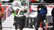 Jets RB Breece Hall’s Near-1,000-Yard Season Ended On Cringeworthy Mistake by Coaching Staff