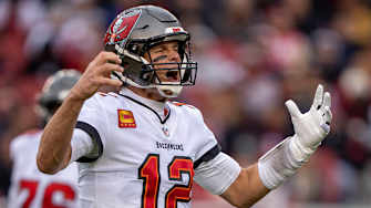 Tom Brady Pleads With Referee After 49ers Player Grabs His Throat