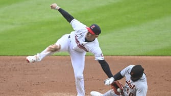 Tigers Outfielder Has Extremely Painful Mishap on Stolen Base Attempt
