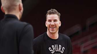 Spurs Daily: Jakob Poeltl's San Antonio Future; NBA Honors Bill Russell