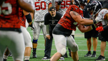 Dan Quinn Mic’ing Up Defensive Players in Practice to Help Fix Communication Issues