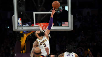 LeBron Saves Himself From Scrutiny as Lakers Win Third Straight