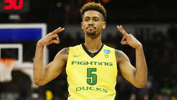 No. 1 Oregon survives No. 8 St. Joe’s to reach Sweet 16