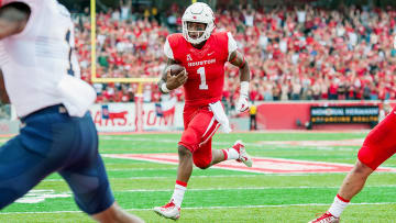 Houston rebounds toward New Year's Six bowl bid with upset of No. 15 Navy