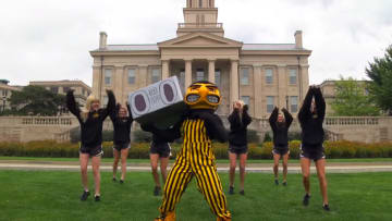 The best sports renditions of "Shake It Off"