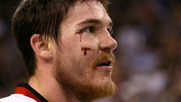 Blackhawks' Andrew Shaw ruled out for Game 2, moves closer to return