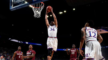 Kansas dominates New Mexico State in Midwest Regional