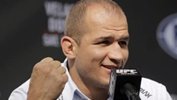 Dos Santos feeling pressure to deliver against Mir at UFC 146