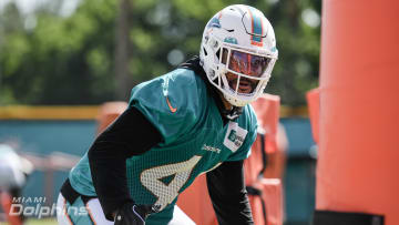 Dolphins Re-Sign Another Free Agent