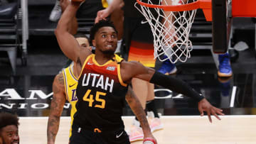 Jazz use balanced attack to hand LeBron, Lakers largest deficit of season