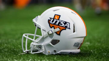 UTSA Remains Undefeated on Game-Winning Play After Fumbled Snap, Tipped Pass