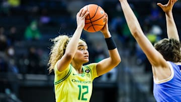 Former Oregon Ducks Guard Te-Hina Paopao Commits to South Carolina